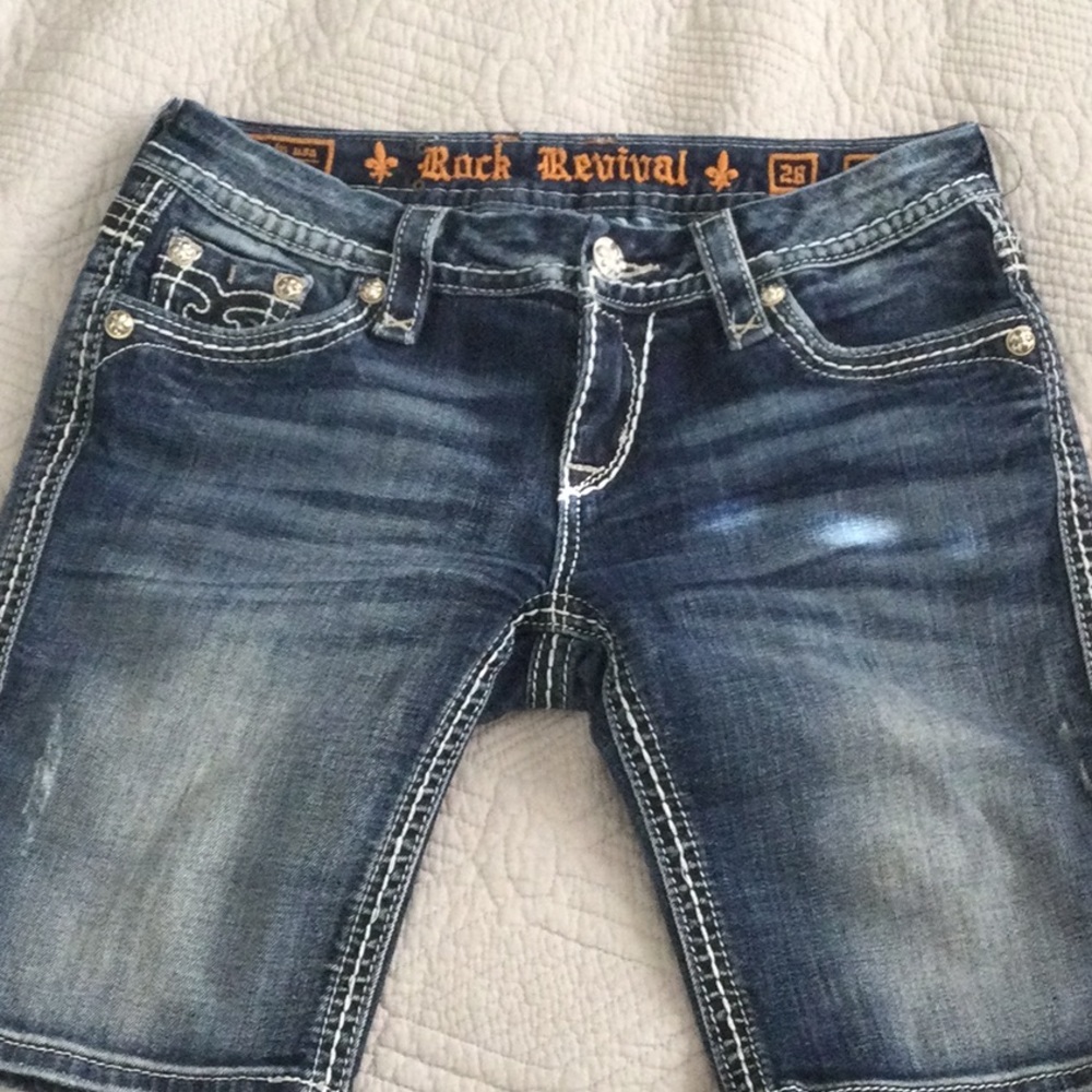 Women rock revival Bermuda shorts